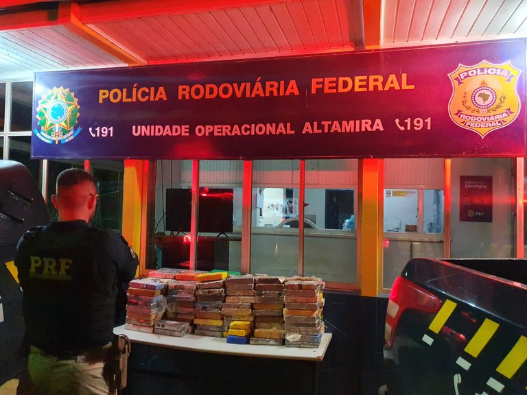 PRF apreende 205 quilos de Cocaína escondidos em caminhão boiadeiro, em Altamira