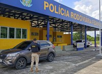 PRF na Paraíba recupera veículo roubado há dois dias e prende condutor com maconha