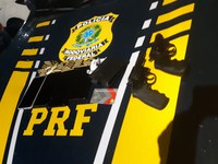 PRF prende dois homens suspeitos de praticar assaltos e apreende dois revólveres, munições e maconha em Cruz do Espírito Santo, na Paraíba