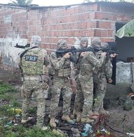 Operação conjunta entre a Polícia Rodoviária Federal e Civil da Paraíba desarticula quadrilha de assalto a carga