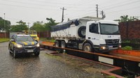 PRF flagra 158 toneladas de excesso de peso sendo transportado em caminhões na região metropolitana de João Pessoa