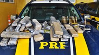 Homem é preso pela PRF na Paraíba transportando 63,4 kg de maconha, munições e pistola