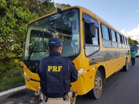 PRF atua em fiscalização de ônibus escolares nas rodovias federais paraibanas