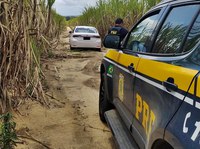 No último final de semana na Paraíba, a PRF recuperou dois veículos roubados e prendeu três homens