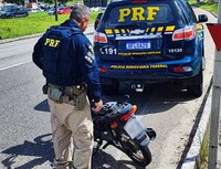 Duas pessoas são detidas e mais um veículo é recuperado pela PRF na Paraíba