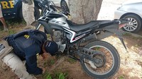 PRF na Paraíba recupera duas motocicletas e roupas furtadas em Natal/RN avaliadas em R$10mil