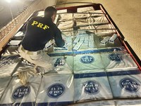 PRF apreende carga de cigarros contrabandeados avaliados em aproximadamente 1 milhão de reais em Santa Rita/PB