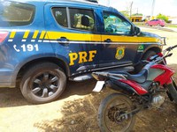 PRF recupera motocicleta com restrição de roubo em Cajazeiras-PB