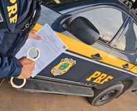 PRF recupera carro roubado e prende foragido da Justiça em João Pessoa-PB