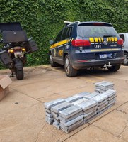 PRF apreende pasta base de cocaína em motocicleta de alta cilindrada em Pitanga (PR)