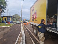 PRF apreende três toneladas de maconha em caminhão no Paraná