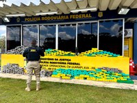 PRF PR apreende 1,2 tonelada de drogas e prende 38 pessoas