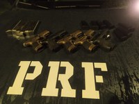 PRF apreende pistolas e maconha no Paraná