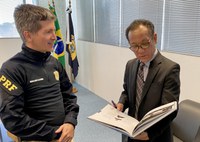 Vice-Cônsul do Japão em Curitiba visita Superintendência no Paraná