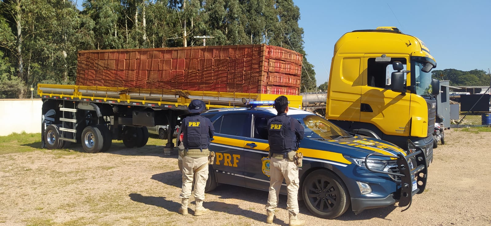Caminhões Arqueados: PRF fiscaliza caminhoneiros irregulares 