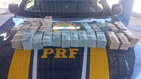 No Paraná, PRF apreende mais de R$ 700 mil sem origem