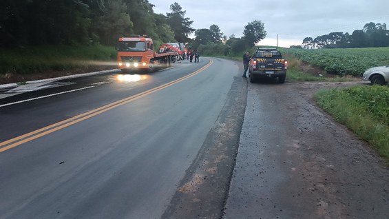 Acidente em Paulo Frontin envolvendo ambulncia