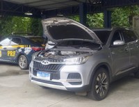 Carro furtado em Curitiba é recuperado pela PRF em Paranaguá