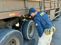 Perigo nas estradas: PRF flagra caminhões sem as condições mínimas de circulação no Paraná