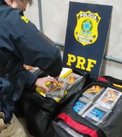 PRF apreende 164 quilos de cocaína com caminhoneiro em Catanduvas/PR