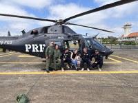 Helicóptero da PRF transporta criança de 3 anos para realizar transplante em Curitiba (PR)