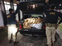 PRF apreende 226 quilos de maconha em carro com pane mecânica