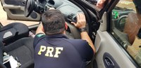 PRF apreende anabolizantes escondidos num carro em Londrina (PR)