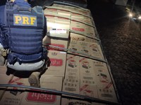 PRF apreende R$ 2,5 milhões em cigarros contrabandeados em Maringá (PR)