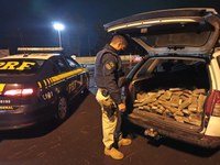 Após fuga e perseguição, PRF prende traficante transportando 145 quilos de maconha em Laranjeiras do Sul (PR)