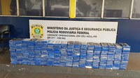 PRF apreende 254 quilos de cocaína em fundo falso no teto de uma van no Paraná