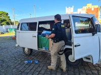 PRF apreende Kombi carregada de cigarros em Ponta Grossa (PR)