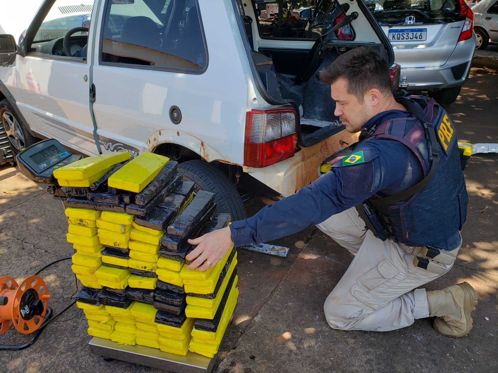 Prf Apreende Maconha Escondida No Para Choque De Um Fiatuno No Paraná — Polícia Rodoviária Federal 3603