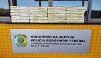 PRF apreende maconha e medicamentos em Cascavel (PR)