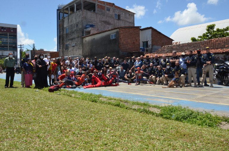 Crianças atendidas pelo GAC participam de ação solidária da PRF em Recife