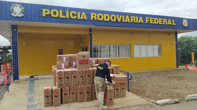 PRF apreende 275 mil maços de cigarro contrabandeado em Serra Talhada