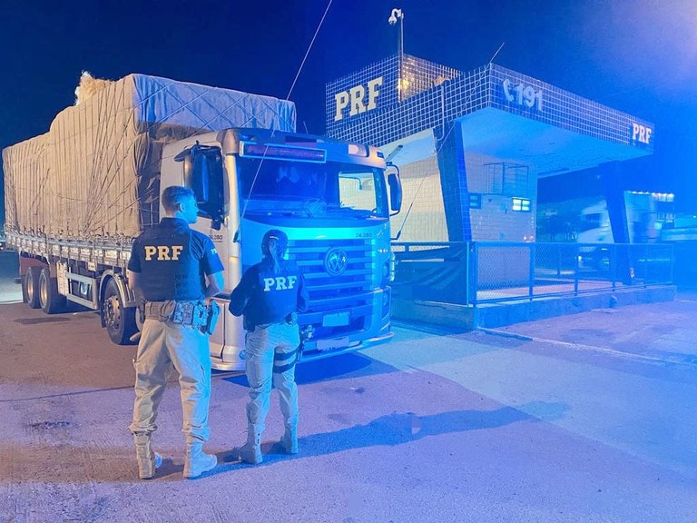 PRF flagra transporte de gesso sem nota fiscal em Salgueiro