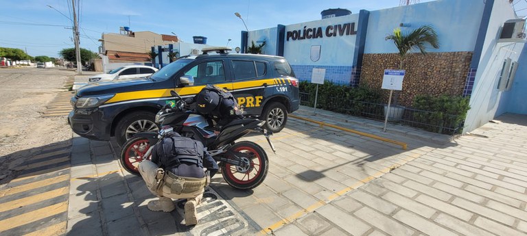 PRF recupera em Cabrobó motocicleta roubada no Recife