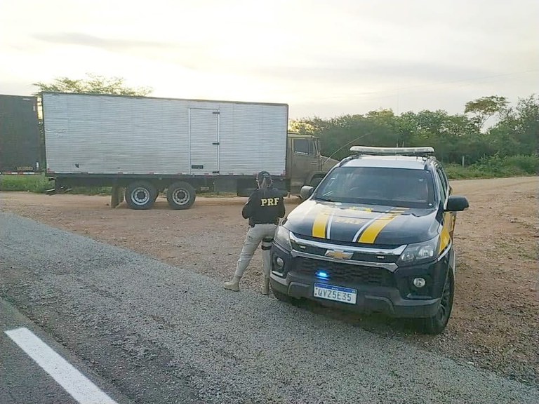 Após apresentar documento falso, motorista é detido pela PRF em Salgueiro