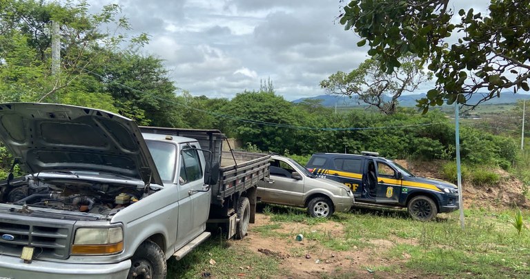 Caminhão furtado é recuperado horas depois pela PRF em São Caetano