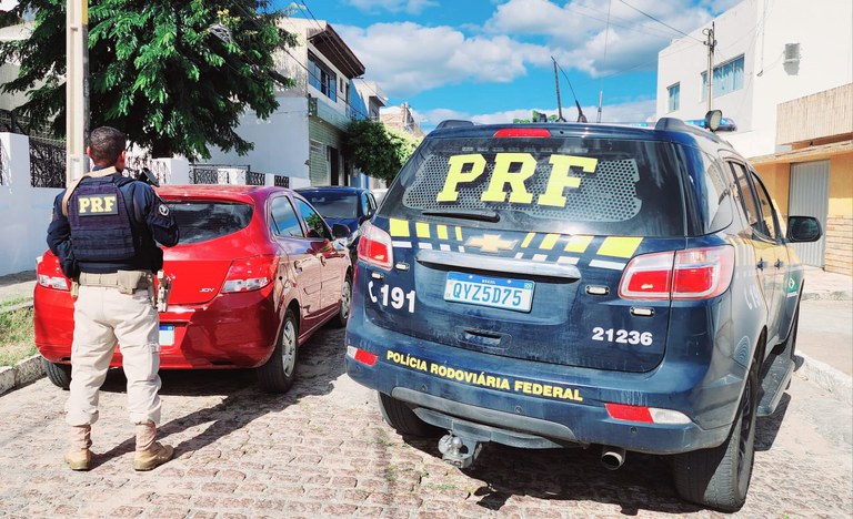 Homem troca carro por veículo roubado e é detido pela PRF em Arcoverde