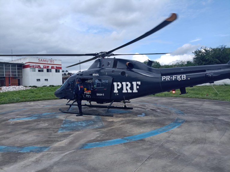 PRF e SAMU realizam transporte aeromédico de paciente em estado grave de Vitória de Santo Antão para Recife