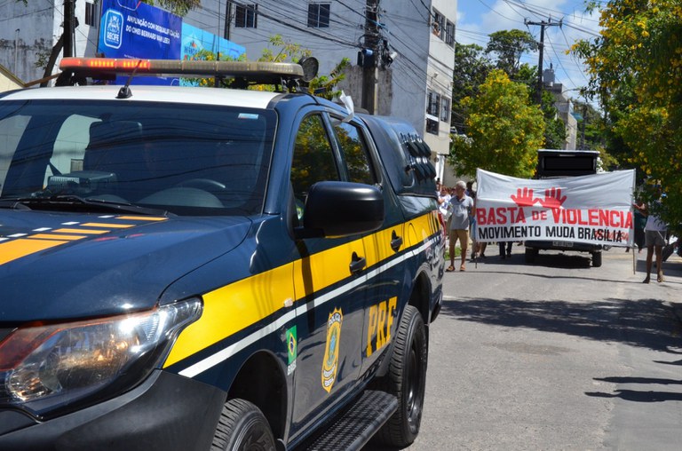 PRF participa de Caminhada pela Paz em Brasília Teimosa