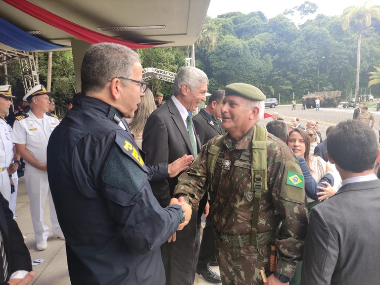 PRF participa de passagem de comando no CMNE