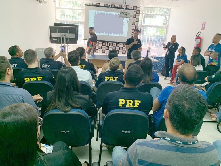 PRF/PE realiza palestra de conscientização do autismo