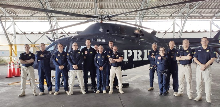 Superintendente da PRF e coordenador do SAMU conhecem novo helicóptero do NOA-PE