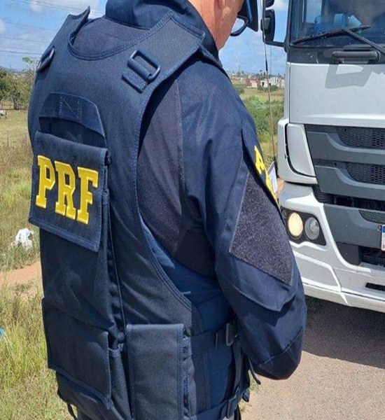 Motorista que transportava madeira ilegal é flagrado com porção de cocaína em Salgueiro