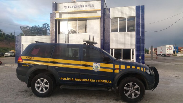 PRF detém homem com carro adquirido de forma fraudulenta em Gravatá