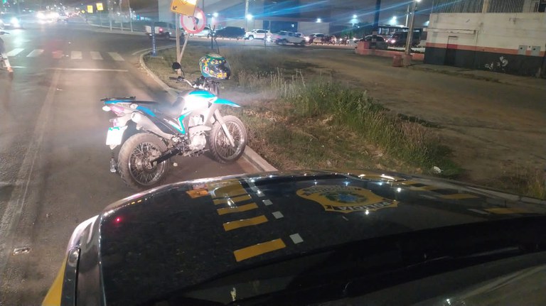 PRF recupera moto furtada e detém condutor em Petrolina