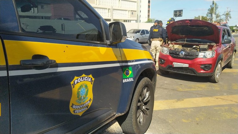 Homem aluga carro roubado e é detido pela PRF em Petrolina