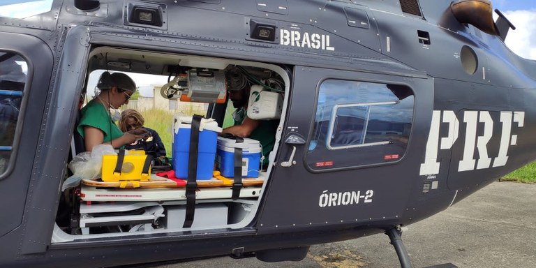 Coração para transplante é transportado de helicóptero pela PRF e SAMU de Caruaru até Recife